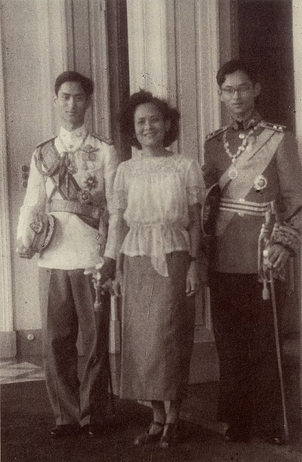 รัชกาลที่ ๘ รัชกาลที่ ๙ และสมเด็จพระราชชนนีศรีสังวาลย์